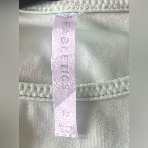 Fabletics Avah Color Block Cut Off Sleeve Crop Top Green Medium - Picture 7 of 7